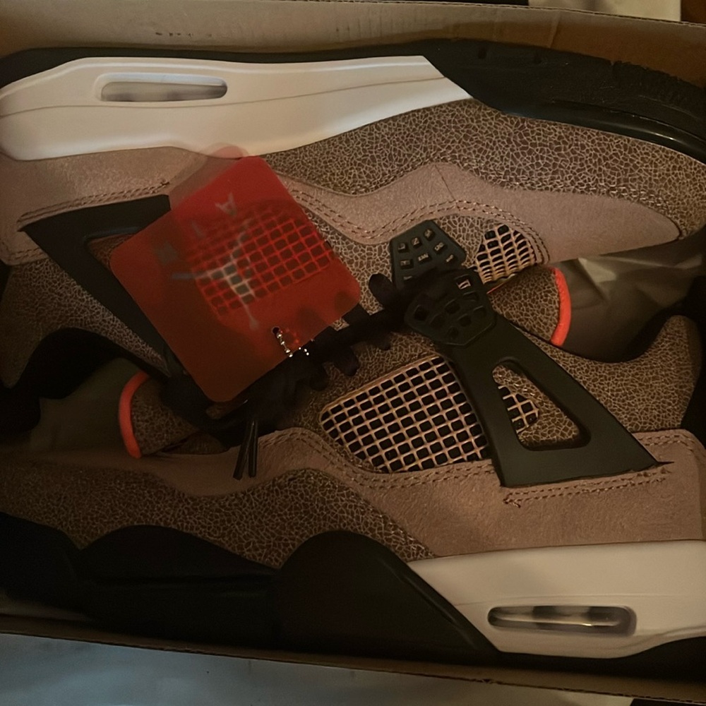 Taupe 4s